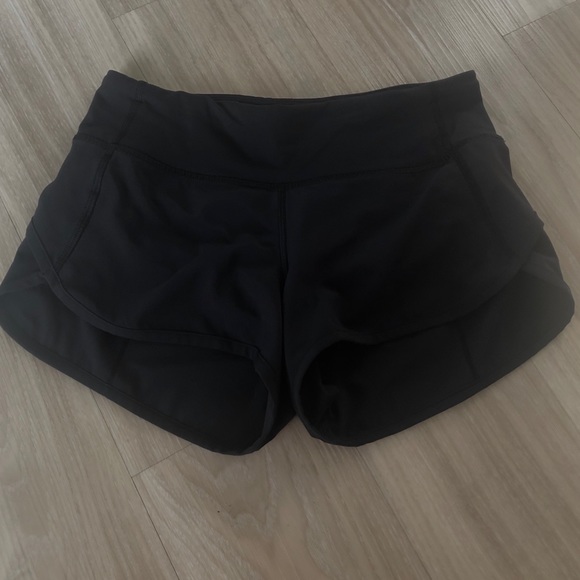 Lululemon speed short *4 way stretch 2.5” - Picture 4 of 6